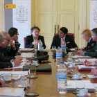Folgueral y Suárez-Quiñones presidieron la reunión en la Subdelegación del Gobierno.