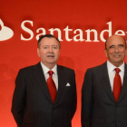 El consejero delegado del Santander, Alfredo Saénz, junto al presidente de la entidad, Emilio Botín, durante la presentación de resultados de 2012.