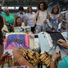 La alcaldesa y la concejala de Cultura visitaron ayer la feria de Multilabores Textiles