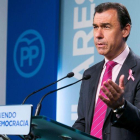 El coordinador general del PP Fernando Martínez-Maíllo durante su comparecencia en la sede de la calle Génova.