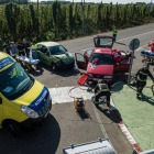 Hasta el lugar del accidente, que su produjo sobre las 11.35 horas, se trasladaron los servicios del Sacyl, con helicópteros, Guardia Civil y Bomberos del Ayuntamiento de León.