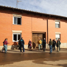 Los vecinos trataron de salvar a la mujer antes de que llegaran los bomberos. RAMIRO