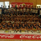 Bernabé junto a monitores y alumnos del campus.