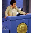 Un momento de la intervención de la Nobel de la Paz, Shirin Ebadi, al recibir el premio