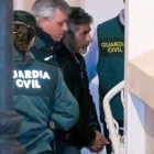 El asesino confeso de la joven zamorana de 26 años Laura Luelmo,  Bernardo Montoya, el vienres 21, a su llegada a los juzgados de Valverde del Camino.