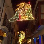 La calle Pío Gullón, una de las más comerciales de Astorga, iluminada por los comerciantes.