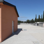 La dueña de la finca expropiada para el cementerio, y que sólo reclamaba el pago de 173 metros, estaba ayer por casualidad en la zona. L. DE LA MATA