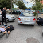 La Policía Municipal redujo a los cuatro jóvenes en el barrio del Temple. POLICÍA MUNICIPAL