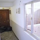 Vista de la vivienda donde ha sido encontrado el cadáver de una mujer en el interior y que tenía la entrada tapiada. R. GARCÍA