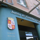 Entrada principal de la delegación de la Junta de Castilla y León en el Bierzo. l. de la mata