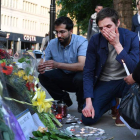 Cientos de personas participaron ayer en una vigilia en honor a las víctimas del ataque terrorista en Manchester. ANDY RAIN