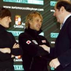 Maite Martínez y Jesús Calleja con el  presidente Herrera
