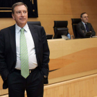 Juan José Mateos minutos antes de su comparecencia ante las Cortes autonómicas.