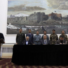 El presidente afgano, Ashraf Gani (izda), en rueda de prensa.