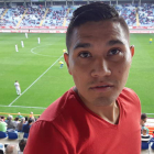El central mexicano Nicho Escalante en la grada durante un partido del campeonato de Liga disputado por la Cultural en el Reino de León . A.F.R.