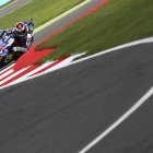 El piloto español de MotoGP, Jorge Lorenzo, de Movistar Yamaha, durante los entrenamientos libres en el circuito de Silverstone en Northampton.