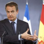 El presidente del Gobierno, José Luis Rodríguez Zapatero, ayer en rueda de prensa.