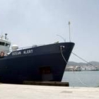 El barco «Ocean Alert» deja el Puerto de Algeciras