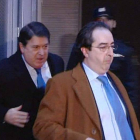 El ex presidente de Bancaja, José Luis Olivas, a la izquierda.