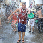 Las calles de Molinaseca volvieron a llenarse en su Fiesta del Agua con numeroso público.