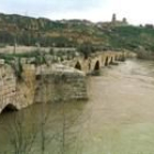Imagen del Duero a su paso por Zamora _al fondo_, donde se espera que la crecida aún pueda aumentar