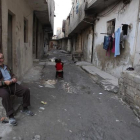 Un anciano en las calles de Damasco tras anunciarse el alto al fuego el pasado sábado.