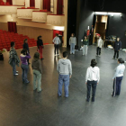 Vista del escenario del Teatro Bergidum durante un taller de interpretación. VÍCTOR ARIAS