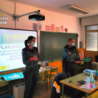 La Guardia Civil ha reanudado las charlas de forma presencial en los centros educativos de León. DL