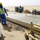 Obreros trabajando en la localidad de Jeddah en el proyecto de alta velocidad que unirán La Meca y Medina.