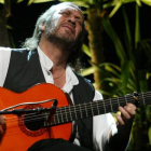 Paco de Lucía durante un concierto en León