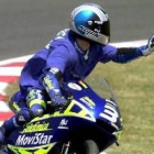 Dani Pedrosa saluda tras ganar en Catalunya en el 2003