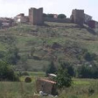 Vista de la muralla y el castillo de Valderas, que data del siglo XI