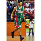 El fichaje de Baloncesto León Manny Quezada en un partido.