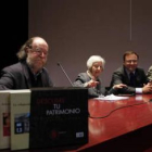 Joaquín Díaz, Concha Casado, Daniel Rivadulla y Carlos Piñel ayer, en Caja España-Duero.