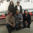 La edil de Cultura y los miembros del Foro en la muestra