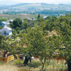 Sobre la ladera norte del Castro de la Ventosa se trabaja en la construcción de una bodega y un albergue de peregrinos.