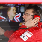 Chris Dyer, durante unos ensayos libres en Melbourne (Australia) en el 2009, cuando era jefe de ingenieros de Ferrari.