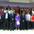 Alumnos, profesores y autoridades durante la clausura del curso.