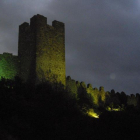 Vista nocturna del Castillo de Cornatel