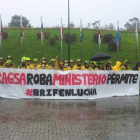 Los brigadistas realizan una marcha hasta Santiago de Compostela para pedir mejoras.