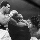 Alfredo Evangelista peleando contra Ali en el ring.