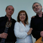 Juan J. Collado (guitarra), Cordero (voz) y Fidel Corral (laúd).