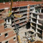 Las obras de demolición en los bloques más afectados continúan durante toda la semana