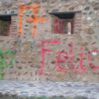 Detalle de uno de los muchos grafitis que ensucian la muralla y las cercas de León.