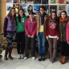 Los siete estudiantes distinguidos. La tercera por la derecha, la mejor de toda la Comunidad.