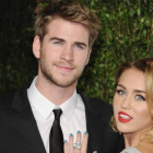 Una imagen de archivo de Miley Cyrus y su novio Liam Hemswort.
