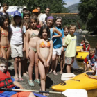 Los niños de un campamento cercano se acercaron hasta el Sil para participar en la jornada reivindic