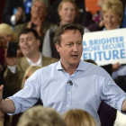 El líder conservador y primer ministro británico, David Cameron, participa en un acto de campaña en Saint Ives, Reino Unido