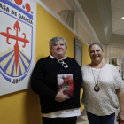 Celsa García presentó su libro acompañada de su editora Beatriz Abad. FERNANDO OTERO