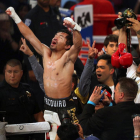 Pacquiao celebra su victoria ante Vargas.